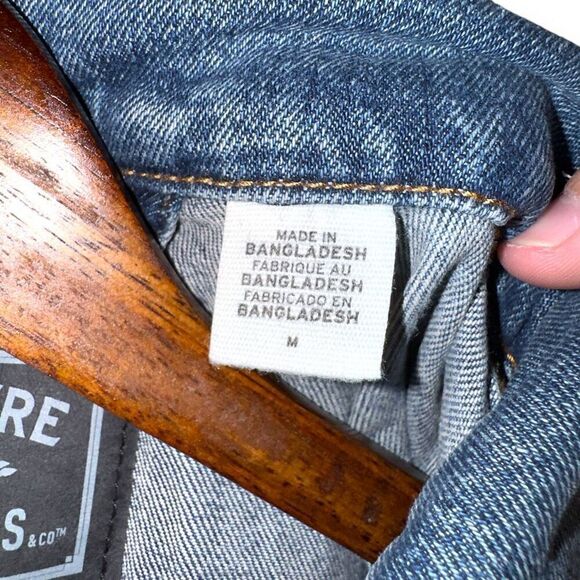 Levi’s Gold Mid Wash Denim Jean Jacket Size M - Picture 3 of 13